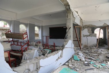 Taiz / Yemen - 23 Mayıs 2016: Yemen 'de savaş tarafından yıkılan bir okul