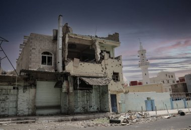 Taiz _ Yemen _ 24 Mayıs 2016: Taiz, Yemen 'de Ulusal Ordu ile Houthi milisleri arasında çıkan şiddetli çatışmalar sonucu yıkılan evler