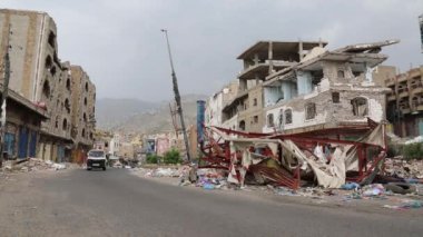 Taiz _ Yemen _ 29 Nisan 2021: Taiz, Yemen 'deki şiddetli savaş nedeniyle yıkılan evlerin erimsel fotoğrafları