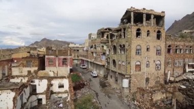 Taiz _ Yemen _ 29 Nisan 2021: Taiz, Yemen 'deki şiddetli savaş nedeniyle yıkılan evlerin erimsel fotoğrafları