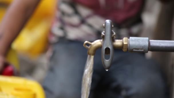Taiz Yemen Giugno 2020 Crisi Idrica Condizioni Vita Difficili Vissute — Video Stock