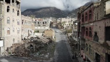 Taiz Yemen 03 Mayıs 2021: Taiz, Yemen 'deki şiddetli savaş nedeniyle yıkılan evlerin hava fotoğrafları 