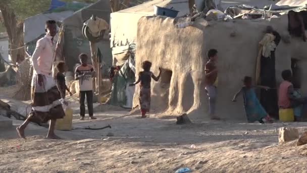 Тайз Йемен Февраля 2021 Года Дети Женщины Лагере Перемещенных Лиц — стоковое видео