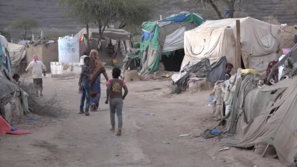 Taiz Yemen Feb 2021 Niños Mujeres Campamento Para Desplazados Que — Vídeo de stock