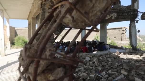 Тайз Йемен Октября 2020 Йеменские Дети Учатся Школе Разрушенной Войной — стоковое видео