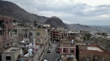 Taiz Yemen 03 Mayıs 2021: Taiz, Yemen 'deki şiddetli savaş nedeniyle yıkılan evlerin hava fotoğrafları