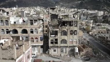 Taiz Yemen 03 Mayıs 2021: Taiz, Yemen 'deki şiddetli savaş nedeniyle yıkılan evlerin hava fotoğrafları