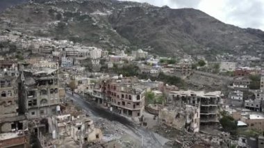 Taiz _ Yemen _ 03 Mayıs 2021: Taiz, Yemen 'deki şiddetli savaş nedeniyle yıkılan evler