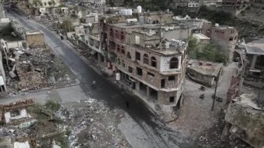 Yemen 'deki savaşın yok ettiği bir mahallenin insansız hava aracı fotoğrafı, Taiz.