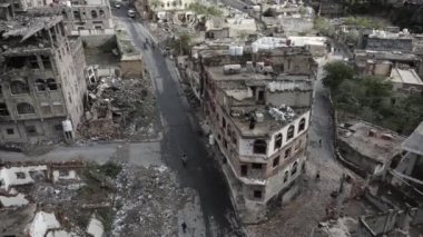 Yemen 'deki savaşın yok ettiği bir mahallenin insansız hava aracı fotoğrafı, Taiz.