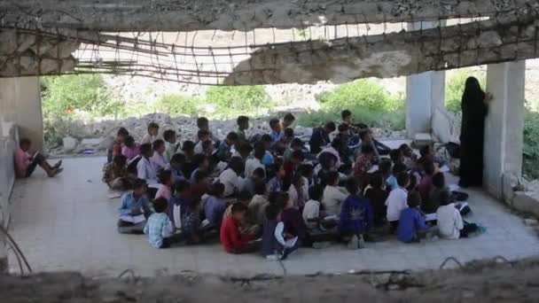 Taiz Yemen Oct 2020 Yemeni Children Study School Destroyed War — Stock Video