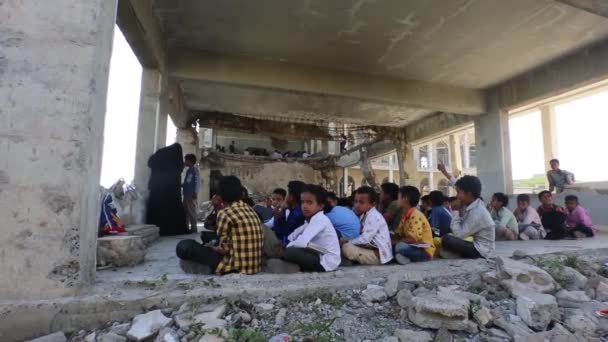 Taiz Yemen Oct 2020 Yemeni Children Study School Destroyed War — Stock Video