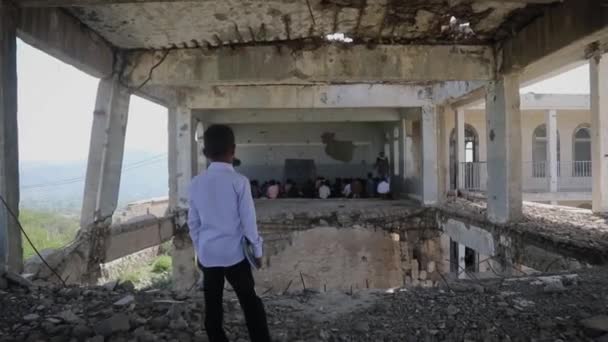 Тайз Йемен Октября 2020 Йеменские Дети Учатся Школе Разрушенной Войной — стоковое видео