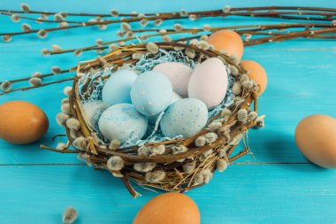 Paskalya renkli yumurtalar.