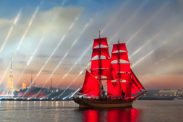 サンクト ・ ペテルブルクの緋色の帆祭典. — ストック写真