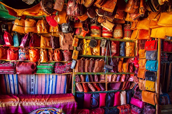 Fas Pazarında Parlak Deri Çantalar Yapımı Hatıralar Fez Fas — Stok fotoğraf