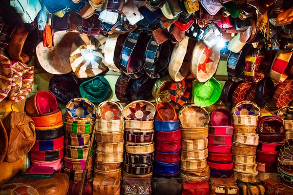 Яскраві Шкіряні Сумки Марокканському Ринку Сувеніри Ручної Роботи Фес Марокко — стокове фото
