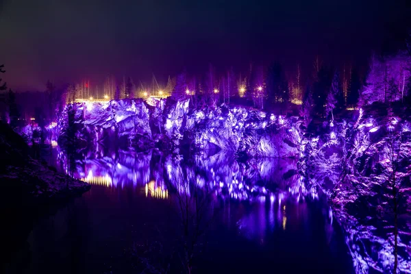 Majestátní Mramorový Kaňon Ruskeale Krásné Barevné Osvětlení Rusko Karelie Zimní — Stock fotografie