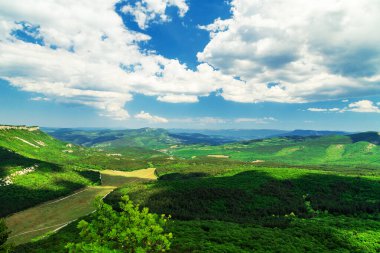 Kırım 'daki Mangup Kale mağarası. Dağların tepesinden. 
