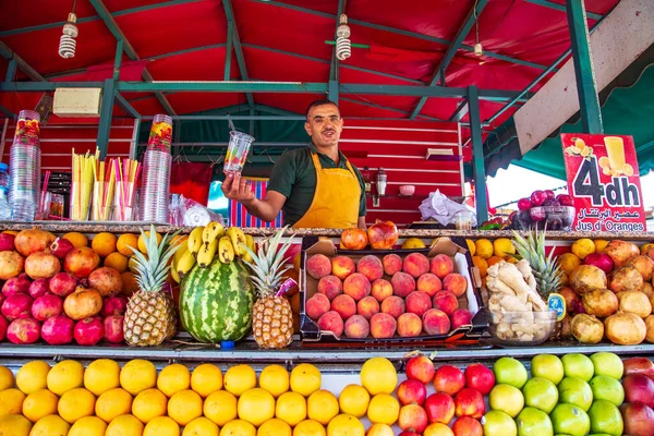 Vendedor Amistoso Jugo Fresco Famosa Plaza Djema Fna Marrakech Marruecos — Foto de Stock