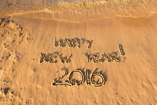 The inscription "Happy new year" on the sand. — Stock Photo, Image