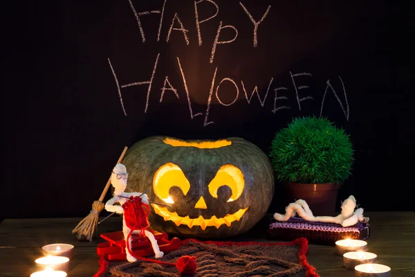 Múmias de brinquedo e jack-o '-lanterna . — Fotografia de Stock