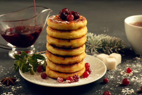 Delicious cottage cheese pancakes with cherry jam and cranberries. — Stock Photo, Image