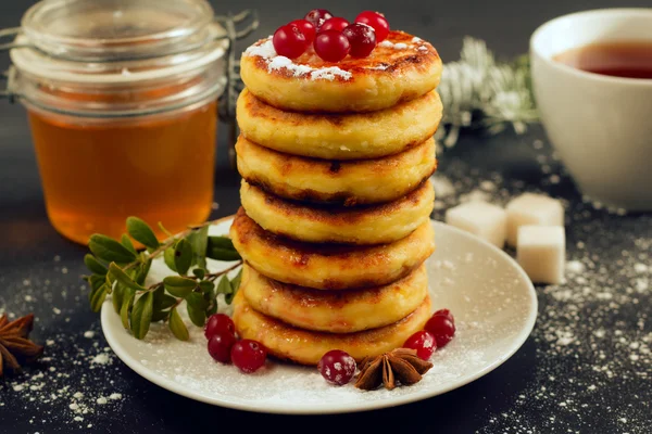 Delicious cottage cheese pancakes with cherry jam and cranberries. — Stock Photo, Image