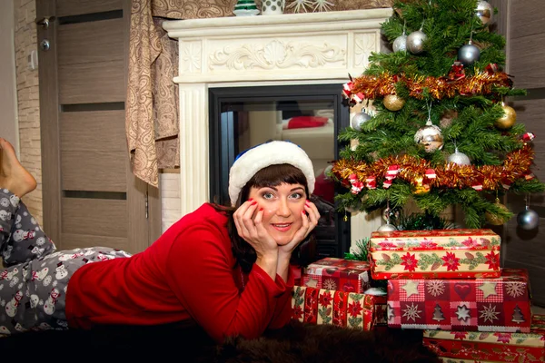 Young beautiful woman in santa hat. — Stock Photo, Image