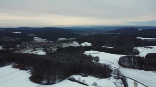 Letecký Pohled Větrnou Turbínu Zimní Krajině Létá Mezi Lopatkami Větrné — Stock video