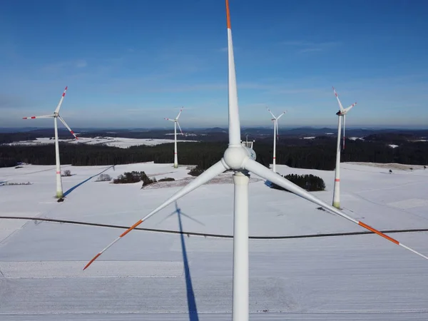 Luchtfoto Van Een Windpark Winter Luchtfoto Van Windturbines Een Besneeuwd — Stockfoto