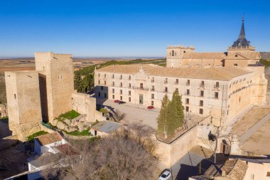 İspanya 'nın Cuenca bölgesindeki Ucles kalesinin panoramik manzarası