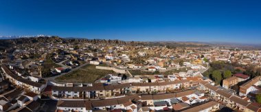 Arap kökenli Gaudix İspanya 'daki antik taş şatonun havadan görünüşü