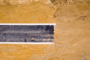 Bitmemiş bir yolun havadan görüntüsü