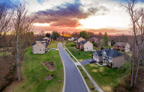 Luftpanorama Von Luxusvillen Typ Einfamilienhäuser Mit Landschaftsgestaltung Bordsteinkante Attraktivität Nachbarschaft — Stockfoto