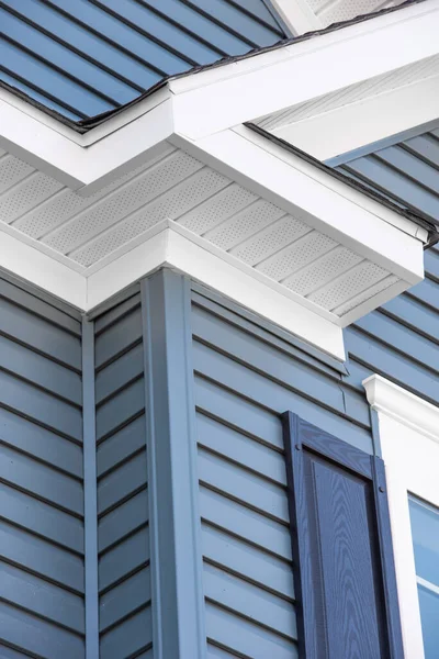 Colonial White Soffit Providing Ventilation Attic Pacific Blue Vinyl Horizontal — Stock Photo, Image