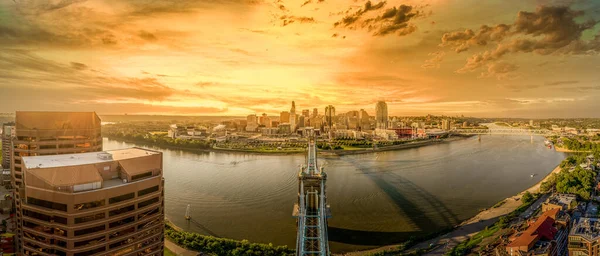 Panoramisch Uitzicht Cincinnati Centrum Met Historische Roebling Hangbrug Ohio Rivier — Stockfoto