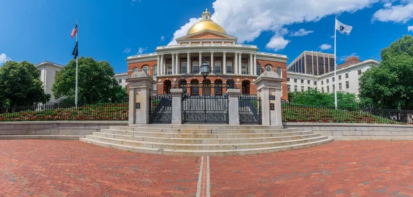 Vista Casa Estatal Massachusetts Con Una Cúpula Dorada Boston Soleado —  Fotos de Stock