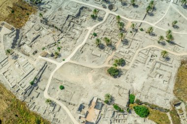 Tel Megiddo arkeoloji parkının hava manzarası, İsrail 'de İncil' deki kıyametin yeri.  