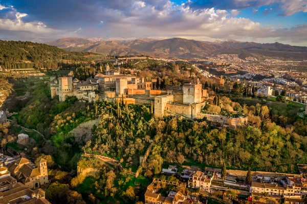 Granada Alhambra Mittelalterliche Palastburg Bei Sonnenuntergang Luftaufnahme — Stockfoto