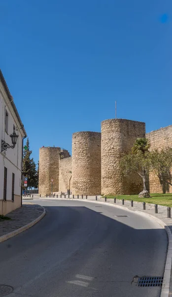 Ronda España Vista Aérea Ciudad Medieval Rodeada Murallas Torres Con —  Fotos de Stock