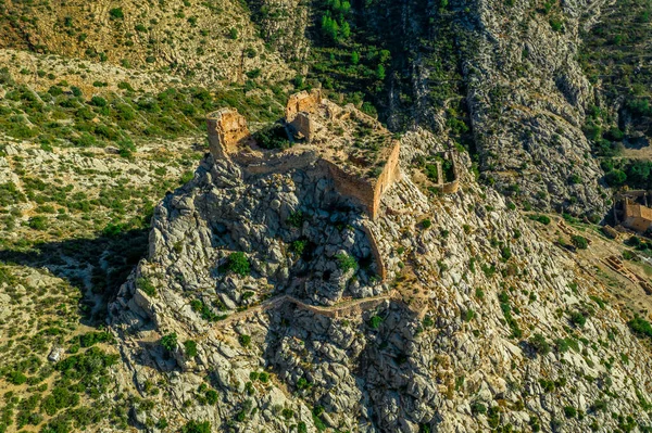 青い空とカステリョンスペインの近くに中世ゴシック ボリオール丘の上の城の廃墟の空中ビュー — ストック写真