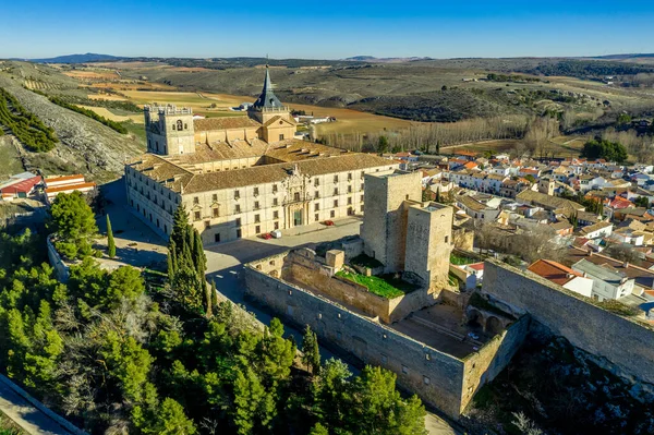 Veduta Aerea Ucles Castello Monastero Con Due Mantiene Porte Torri — Foto Stock