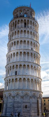 İtalya Piazza di Miracoli 'deki Pisa Eğik Kulesi ve Katedral Duomo