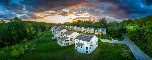 Amerikanische Luxus Immobilien Einfamilienhäuser Mit Ziegelfassade Solarstromdach Neubau Maryland Straße — Stockfoto