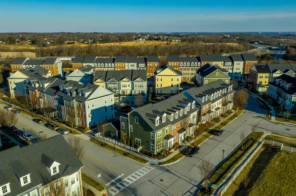Typisch Amerikanisches Reihenhaus Wohngegend Mehrfamilienhaus Entwicklungsprojekt Mit Bunten Immobilienhäusern Einer — Stockfoto