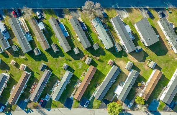 Delaware 'deki mobil ev karavan parkı topluluğunun havadan görünüşü ABD' nin popüler düşük gelirli konut çözümleri