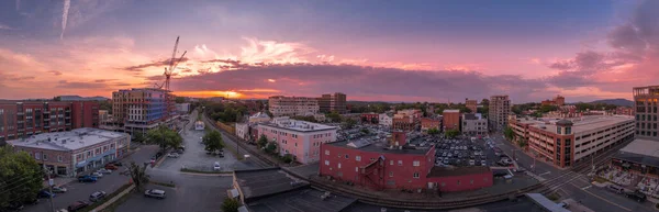 Luftaufnahme Des Sonnenuntergangs Über Der Innenstadt Von Charlottesville Virginia Mit — Stockfoto