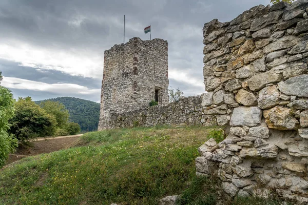 Torre Castillo Medieval Restaurada Con Foso Essegvar Band Condado Veszprem —  Fotos de Stock