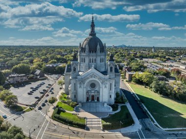Saint Paul, Minnesota 'nın Görkemli Katedrali' nin Havadan Görünümü: Kubbe Ulusal Tapınak Statüsü ile Güzel Sanatlar Başyapıtı